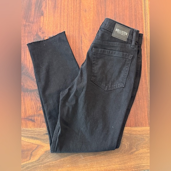 Hollister Black Ankle Jeans - Picture 3 of 6